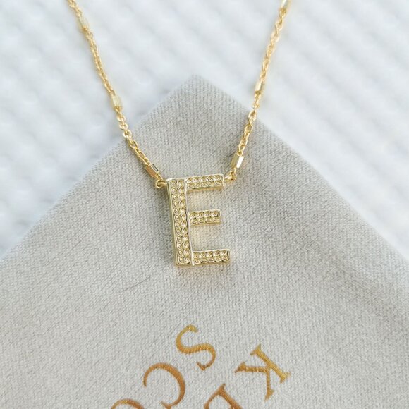 Kendra Scott Gold Letter E Pendant Necklace NEW - Picture 2 of 4